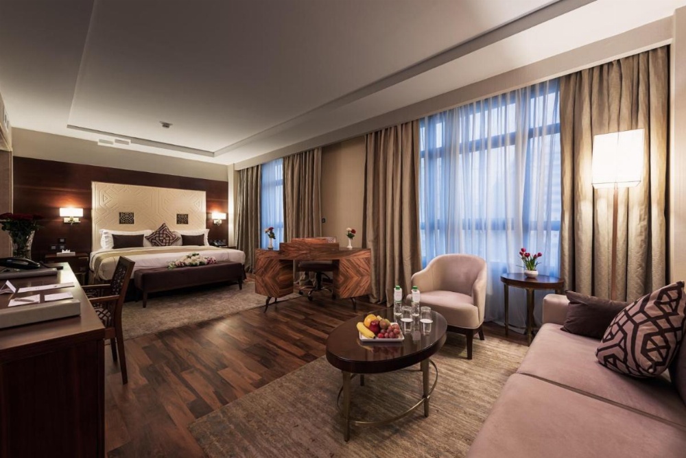 Honeymoon Suite City View